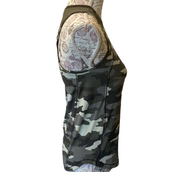 Authentic LULULEMON SCULPT TANK, CAMO CRISPIN GREEN/OLIVE - Picture 4 of 8